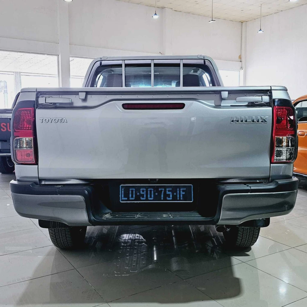 Toyota Hilux DC 4WD 2.4Ltr DSL MT