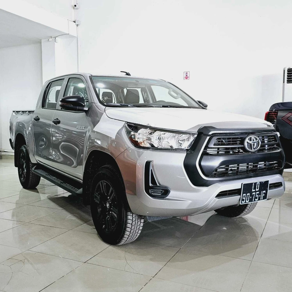 Toyota Hilux DC4WD 2.4Ltr DSL MT