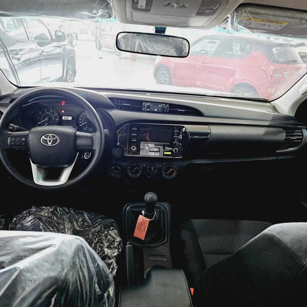 Toyota Hilux DC 4WD 2.4Ltr DSL MT